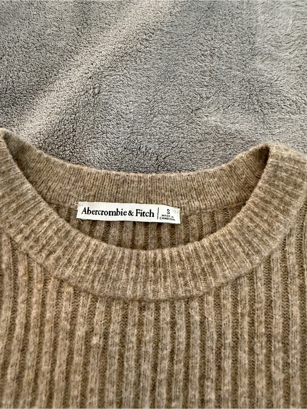 Abercrombie & Fitch Women's Ribbed Crewneck Sweater in Taupe - Size Small - Picture 6 of 6